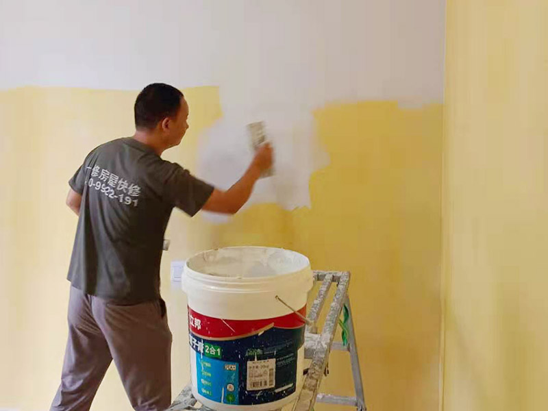 长沙刷墙面多少钱一平方，80平米刷个白墙多少钱